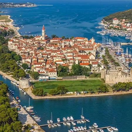 In Okrug Gornji With Sea View, Air Conditioning, Wifi, Washing Machine 5049-2 Apartment Trogir