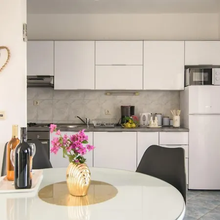 In Okrug Gornji With Sea View, Air Conditioning, Wifi, Washing Machine 5049-2 Apartment *